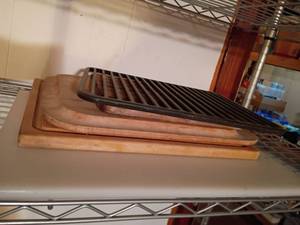 lot 3307 image: Cutting Boards and Grill.  Acrylic 20 x 15.  Largest Wood 17 x 14