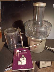 lot 3313 image: Breville Juice Fountain Compact
