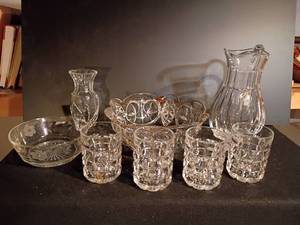 lot 3326 image: Vintage Glass and Crystal Items