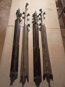 lot 3350 image: 4 Tripods