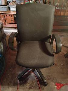 lot 3356 image: Office Chair.   Located in basement