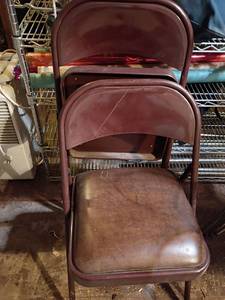 lot 3359 image: 2 Folding Chairs.  Seats are padded
