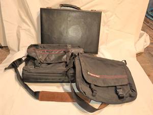 lot 3406 image: Tamarac laptop cases or messenger bags, with old briefcase