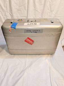 lot 3411 image: 18x25x8 aluminum Halliburton case, no keys. Comes with replacement handle.