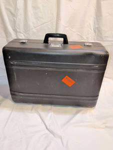 lot 3414 image: Halliburton metal case19x25x8 unlocked no combo