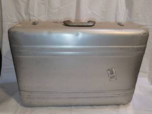 lot 3415 image: Halliburton metal dressing garment case 18x25x8 unlocked no key