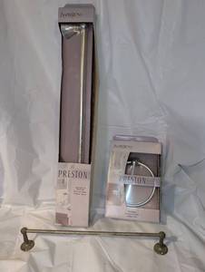 lot 3423 image: Towel racks