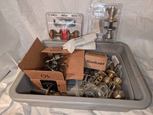 lot 3426 image: Replacement door knobs