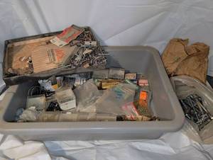 lot 3427 image: Tub of mixed fasteners