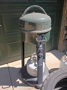 lot 5100 image: Patio Caddie Grill with 2 Propane Tanks.  Needs cleaned