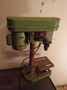 lot 3207 image: Drill Press.   Located in basement