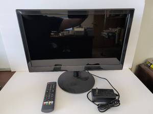 lot 9017 image: 20 LCD Smart TV with Remote
