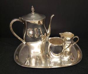 lot 21 image: Vintage W. M. Rogers Silver Plate - Paul Revere #3312 - Coffee Service Set - Coffee Pot 8in T x 8in w, Cream & Sugar, and Tray 12.5in L x 9in W