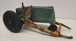 lot 23 image: Vintage 1940s KIPP Slik-Toys Cast Aluminum Farm Tractor with Loader #9804 - Made in Lansing, Iowa - 11in L x 5inW