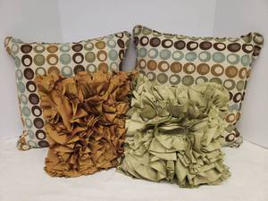 lot 69 image: 4 Fall ColorDesign Throw Pillows - Largest is 18in x 18in