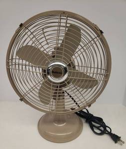 lot 91 image: Holmes Tan Metal Oscillating 3 Speed Desk Fan - Model #HAOF12R - Appears Little to No Use - Works