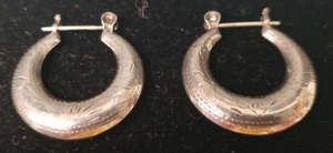 lot 130 image: Vintage STERLING SILVER EtchedEngraved Design Puffed Crescent Hoop Earrings with Pierced Leverback Closure - Stamped 925 - 1in x 1in