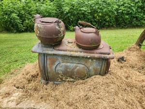 lot 53 image: Vintage Cast Iron Wood Stove with 2 Cast Iron Kettles