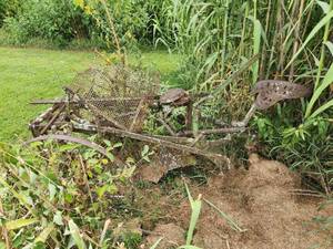lot 55 image: Antique John Deere Horse-Drawn Potato Digger&nbsp