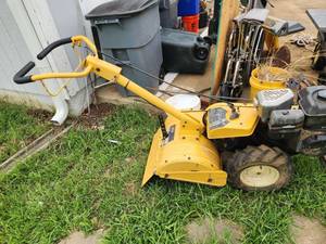 lot 70 image: Cub Cadet RT 65 Rear-Tine Tiller (Read)