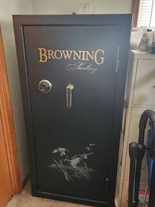 lot 71 image: Browning ProSteel Sterling Gun Safe S&ampG Combo Lock Waterfowl Scene&nbsp