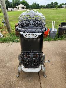 lot 80 image: Antique Great Western Stove Cast Iron Parlor Stove No. 905A