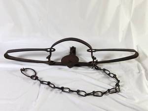 lot 85 image: Antique Victor No. 4 Double Long-Spring Animal Trap&nbsp