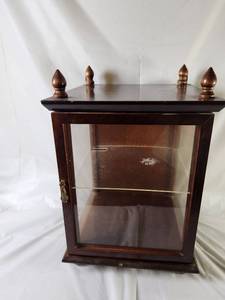 lot 88 image: Vintage Wood Display Cabinet with Brass Finials and Shelf