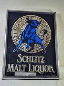 lot 105 image: Vintage Schlitz Malt Liquor 1985 Beer Mirror Bar Signage