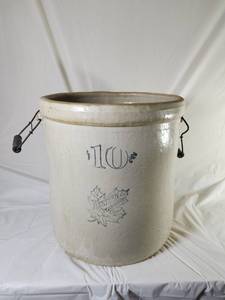 lot 116 image: Antique #10 10 Gallon Western Stoneware Co. Crock Damaged Handle