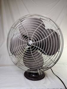 lot 154 image: Vintage Emerson Electric Oscillating Fan&nbsp