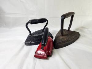 lot 167 image: Sad Iron Tool Lot 3 Pieces Red Handle Black Metal