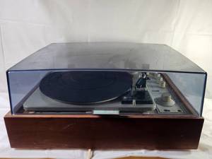 lot 171 image: Cambridge Model Twenty-Four Record Player Turntable System Powers On Spins