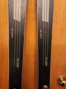lot 178 image: Vintage Skis