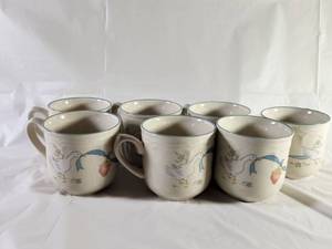 lot 186 image: Vintage International Tableworks Stoneware Mugs Set of 7 Bird Design Thailand