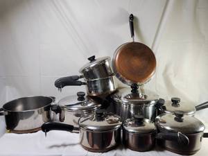 lot 197 image: Big Lot of Vintage Copper Bottom Revere Ware Cookware with Lids&nbsp