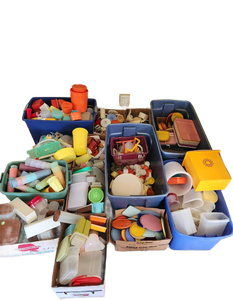 lot 199 image: Large Lot of Vintage Tupperware Cannisters S&ampP Shakers Tons of Matching Sets and Extras