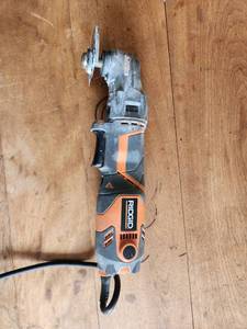lot 208 image: RIDGID R2850-Series B Oscillating Multi-Tool 120V 3.0 Amp Works