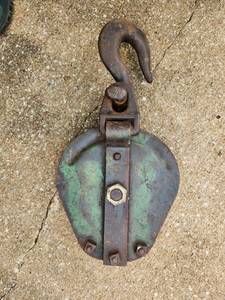lot 220 image: Antique Cast Iron Single Pulley Block with Hook