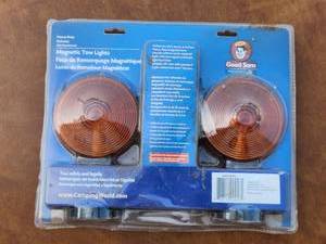 lot 234 image: Magnetic Tow Lights 2-Pack Amber and Red