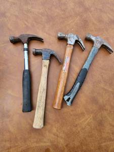 lot 247 image: 4 Claw Hammers Mixed Handles Assorted