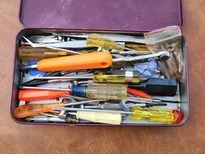lot 266 image: Assorted Small Hand Tools Lot
