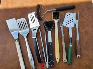 lot 273 image: BBQ Grill Tool Set 10 Pieces Spatulas Forks Brushes Tongs