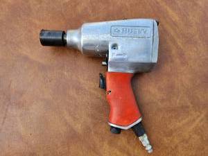 lot 276 image: Husky Air Impact Wrench 12 in Drive