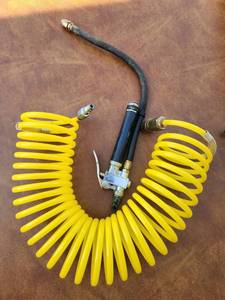 lot 281 image: Air Tools Yellow Coiled Hose and Attatchment