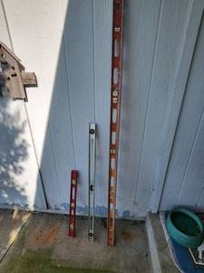 lot 285 image: 3 Piece Red White Orange Level Lot Various Sizes