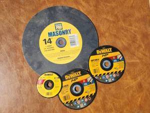 lot 287 image: Lot of Dewalt Cuttings Discs