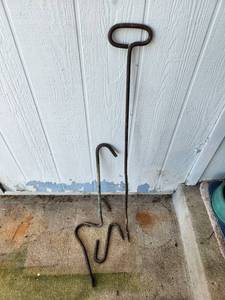lot 292 image: Lot of Various Size Metal Hooks