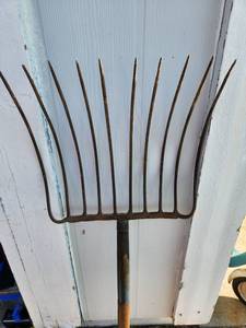 lot 295 image: Pitchfork with 10 Tines and Wood Handle