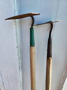 lot 305 image: 2 Weeding Hoes with Wood Handles and Metal Heads